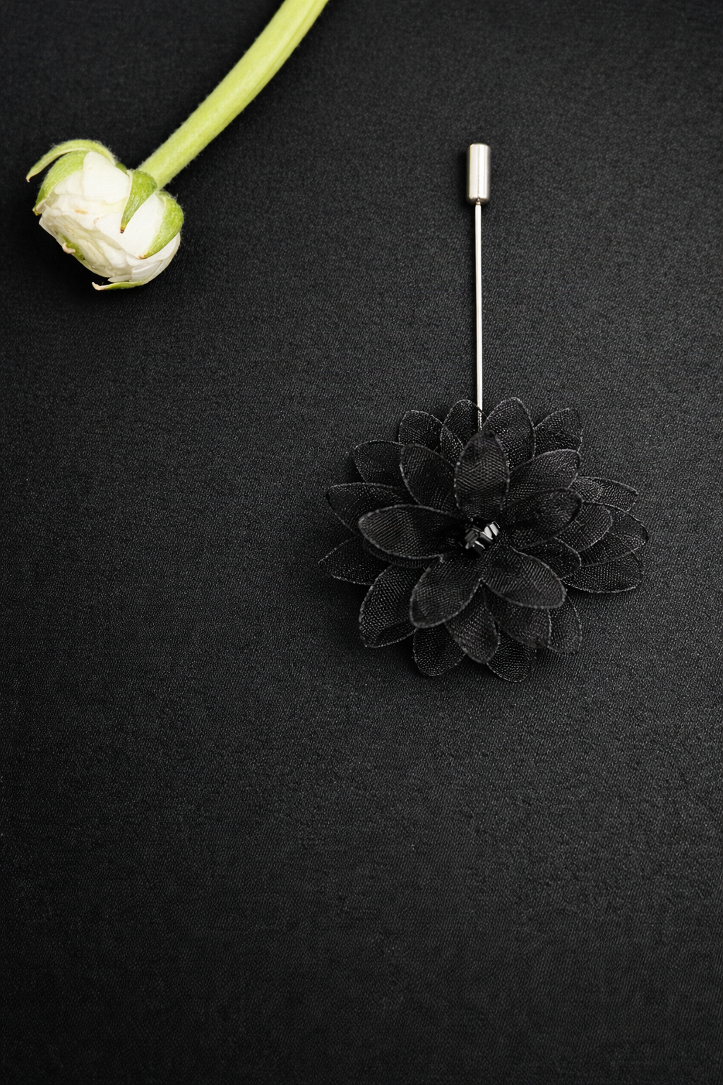 Scandal floral pin brooch